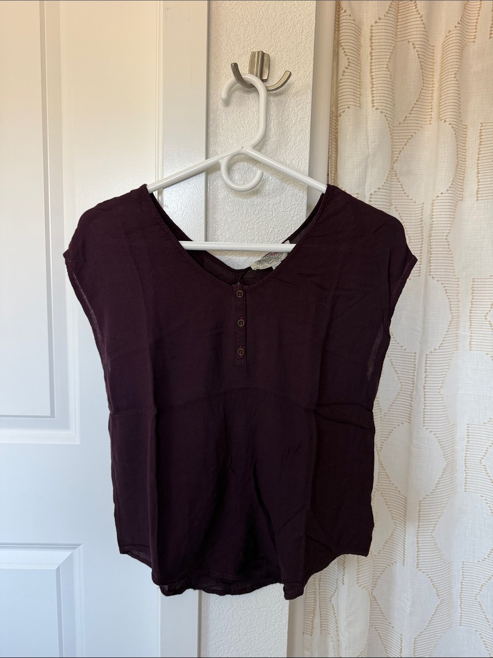 UO Ecote Short Sleeve Henley Top - Plum
